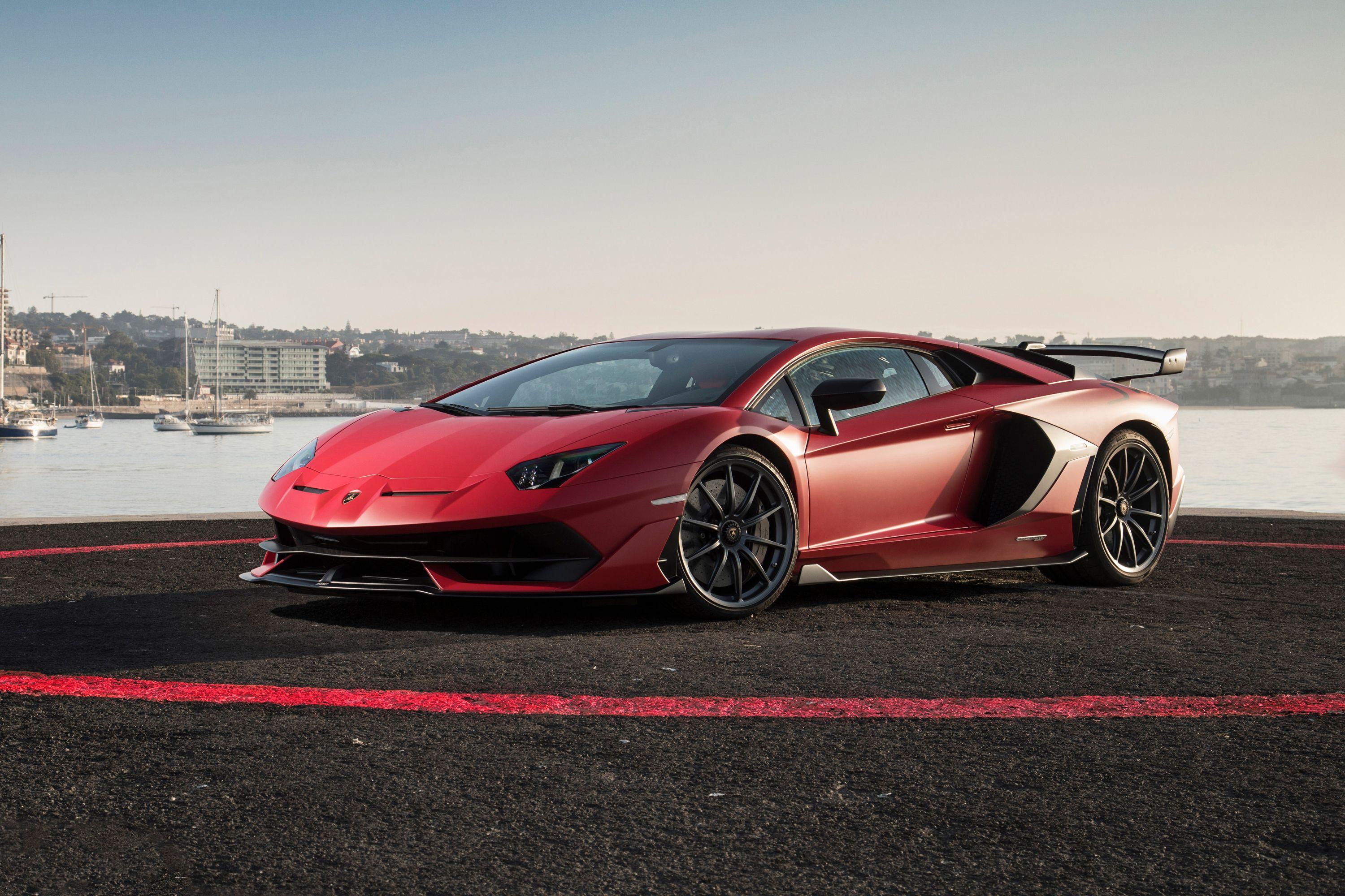 aventador base price