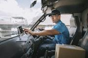 5 ways fleet tech improves driver retention 